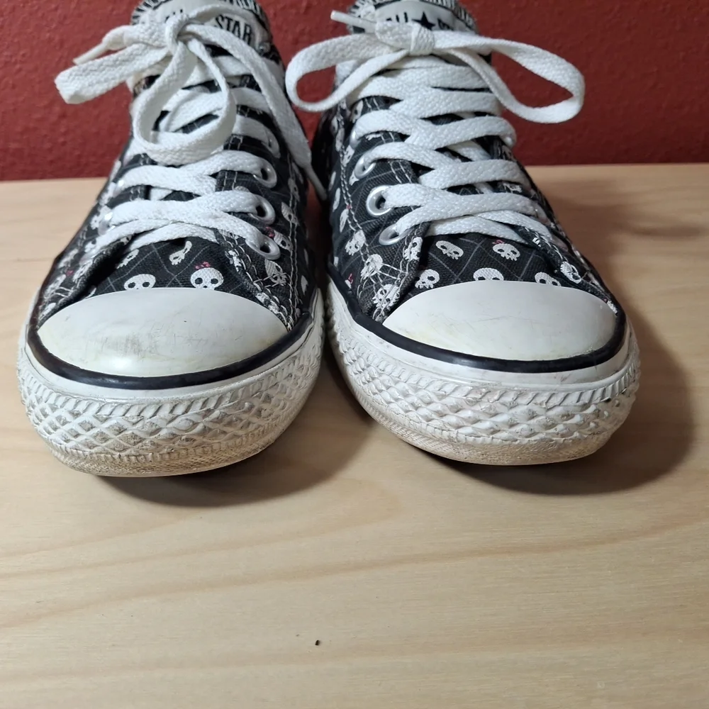 Converse Allstars Lo Top Sneakers Black w/ Mini White Skulls Women 7 - Picture 3 of 12